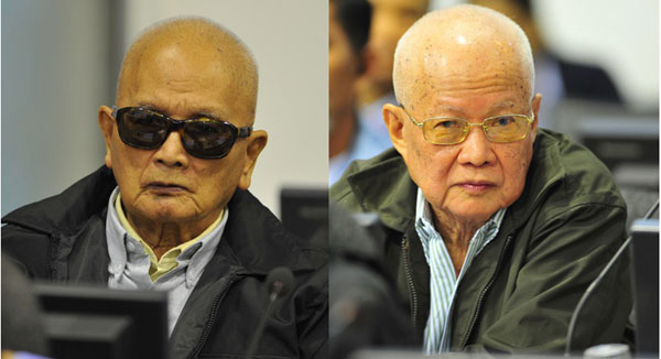 Nuon Chea (trái) và Khieu Samphan là hai cựu lãnh đạo hàng đầu trong chính quyền Khmer Đỏ. Ảnh: thephukhetnews.com