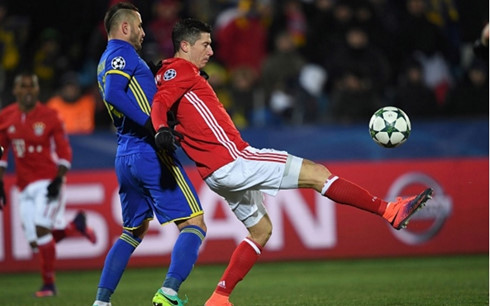 Lewandowski thi đấu mờ nhạt khiến Bayern thua cay đắng 2-3 trước Rostov. (Ảnh: Getty)