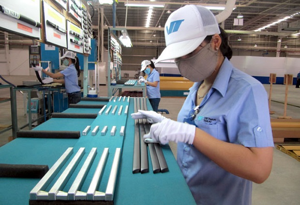 A Tokai Viet Nam worker at a factory in Da Nang's Hoa Khanh Industrial Park (Photo: Vietnamnews)