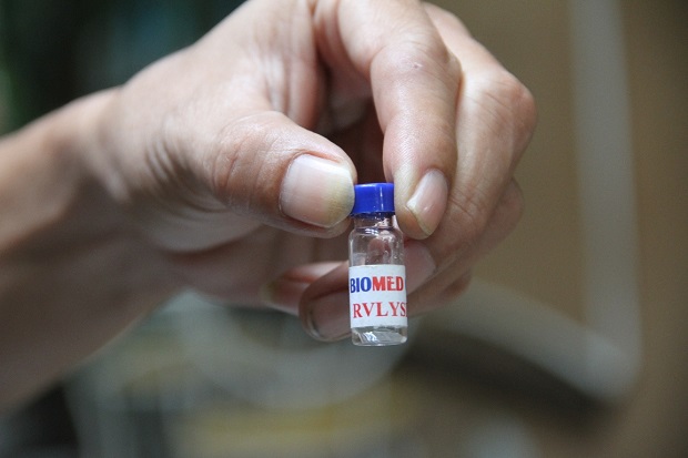 A bottle of CZ Biomed corp Rvlysis medicine is seen up close. Photo: Tuoi Tre