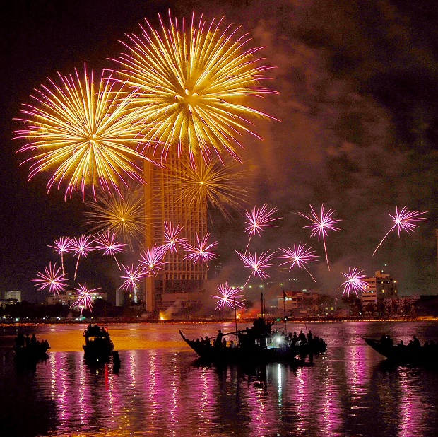  ‘Phao Hoa’ (Fireworks Display) by photographer Minh Thanh