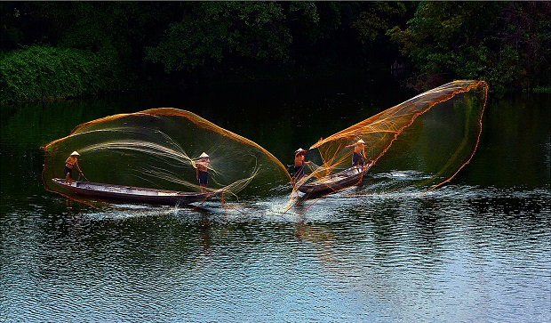  ‘Tung Chai’ (Throwing Fishing Nets) by Nguyen Ai Viet