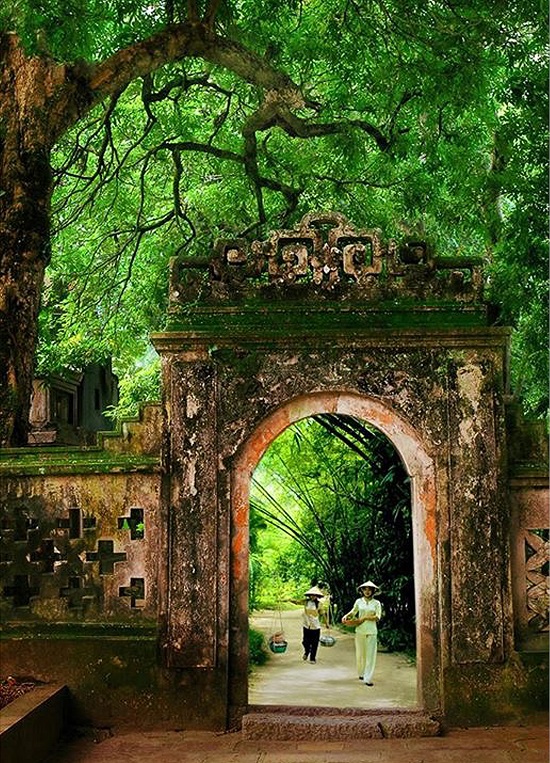  ‘Cong Lang’ (A Village Entrance Gate)