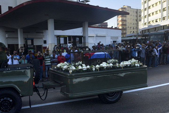 Đoàn xe tang đưa di cốt của lãnh tụ Fidel Castro từ Havana tới Santiago dự kiến kéo dài 4 ngày nhằm tái hiện lại cuộc kháng chiến giành độc lập có tên gọi 