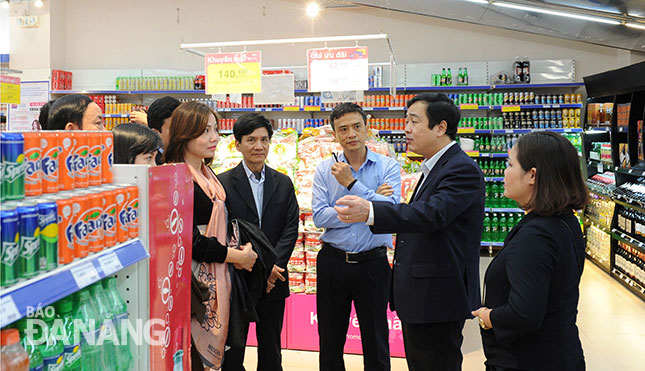 Representatives from the National Economic Board at CoopMart   