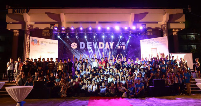  Sinh viên ngành công nghệ thông tin của Đà Nẵng tham gia ngày hội lập trình viên – Dev day 2016. (Ảnh do Khoa Công nghệ thông tin, Trường ĐH Bách khoa (ĐH Đà Nẵng) cung cấp)