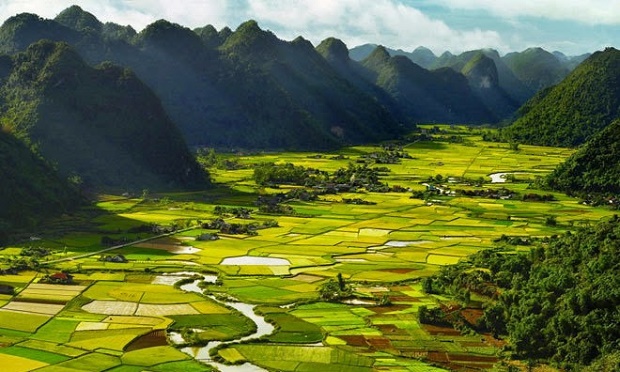 Sunrise over a valley in northern Viet Nam (Photo by VnExpress/Vu Ngoc Anh)
