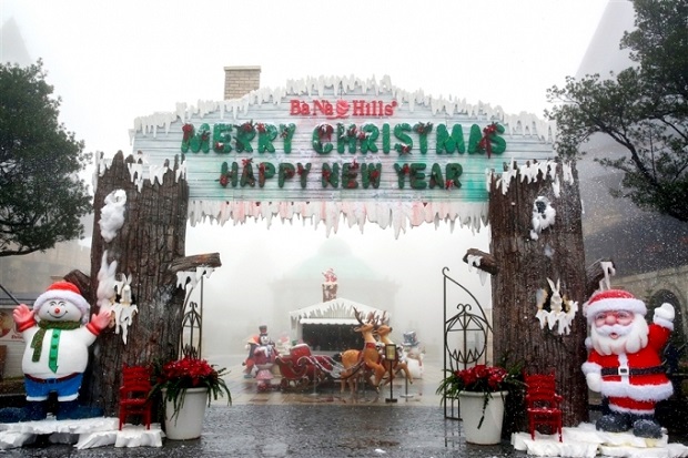 Decorated entrance gate to the festival (Photo: phapluatplus.vn)