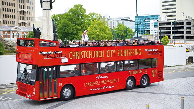 An open-top double-decker bus (Photo: Internet)