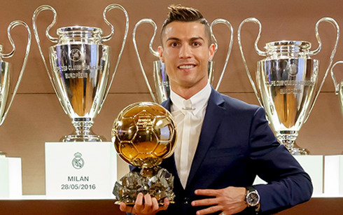 Ronaldo giành Quả bóng Vàng thứ 4 trong sự nghiệp (Ảnh: francefootball).