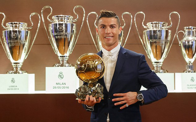 Sáng sớm nay (13/12), Ronaldo đã giành Quả bóng Vàng 2016 do tạp chí tạp chí France Football tổ chức bầu chọn.
