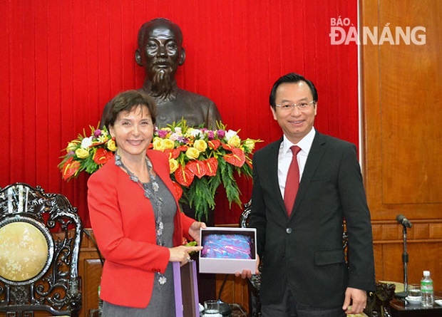 Ms Cecilia Piccioni (left) and Secretary Anh