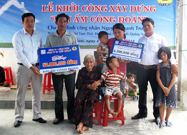 Chương trình “Mái ấm Công đoàn” do Công ty thép Dana-Ý thực hiện hỗ trợ kinh phí công nhân có hoàn cảnh khó khăn xây dựng nhà ở. 