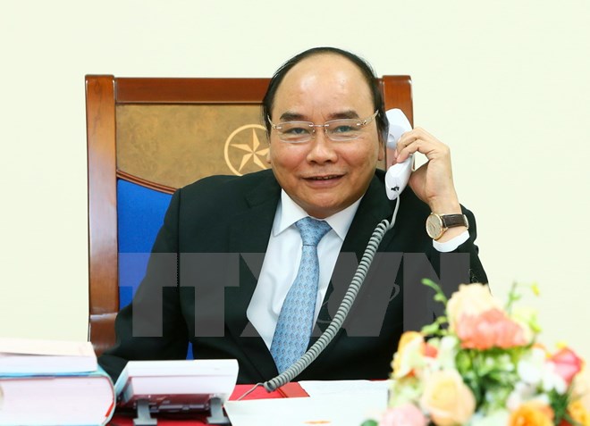 Thủ tướng Nguyễn Xuân Phúc điện đàm với Tổng thống đắc cử Hoa Kỳ Donald Trump. (Ảnh: Thống Nhất/TTXVN)