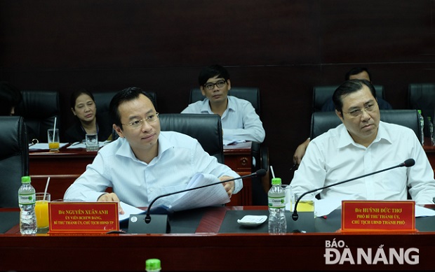  Municipal Party Committee Secretary Nguyen Xuan Anh (left) and PC Chairman Tho (right)