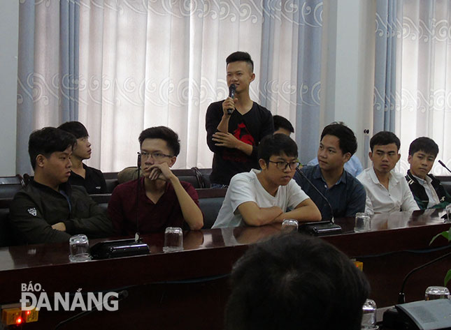 Một buổi hội thảo chia sẻ công nghệ với sinh viên Trường Đại học Bách khoa - Đại học Đà Nẵng của các thành viên chương trình Microsoft Students Partner. 