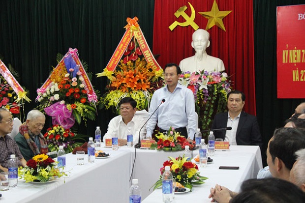 Secretary Anh addressing the event, along with Deputy Secretary Tri (to his right) and Chairman Tho (to his left)