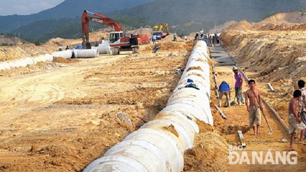 Installation of drains at the Hi-tech Park