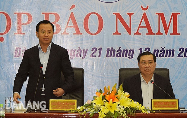 Secretary Anh (left) and Chairman Tho at the press conference