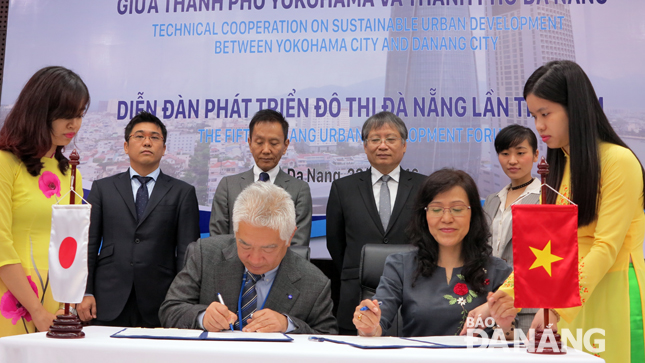 diễn đàn đã tổ chức Lễ ký kết dự án Quản lý chất thải rắn nhằm đẩy mạnh phân loại và tái chế tại Đà Nẵng.