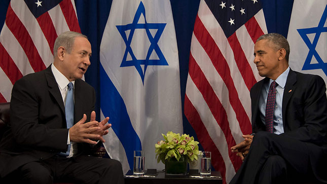 Thủ tướng Israel Benjamin Netanyahu (trái) và Tổng thống Mỹ Barack Obama trong một cuộc gặp gỡ tại New York. Giờ đây, ông Netanyahu chỉ trích chính phủ Obama quay lưng với đồng minh truyền thống Israel. 	Ảnh: AFP