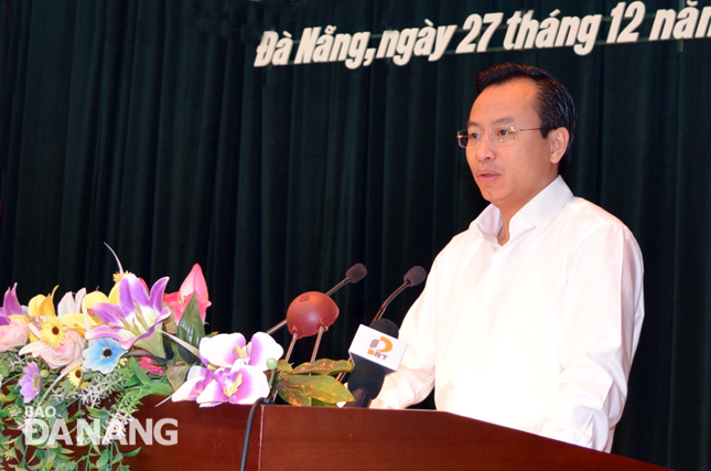 Bí thư Thành ủy, Chủ tịch HĐND thành phố Nguyễn Xuân Anh phát biểu tại hội nghị.