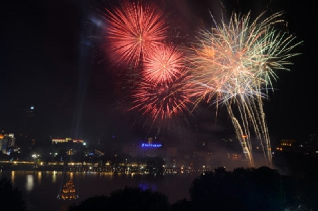 Fireworks over Sword Lake in Hanoi. Photo by Giang Huy 