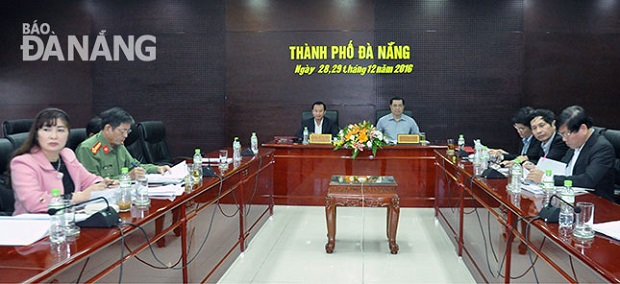 Secretary Anh and Chairman Tho participating in the online meeting