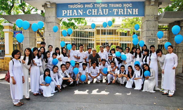 20 năm qua, nhiều lứa học sinh vào đời, trưởng thành.  Trong ảnh: Học sinh Trường THPT Phan Châu Trinh. Ảnh: PHAN NGUYỆT