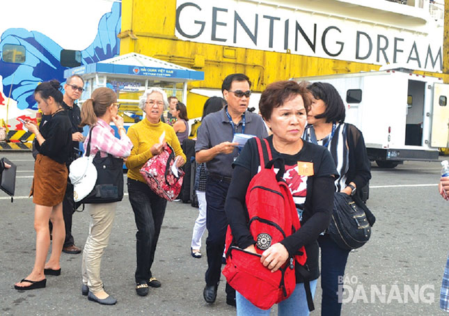 Visitors from the Genting Dream cruise ship arriving at Tien Sa Port