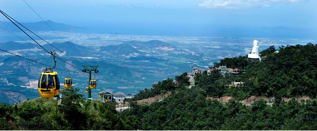   ‘Khu Du Lich Ba Na’ (Ba Na Hills Resort) by Ho Xuan Bon