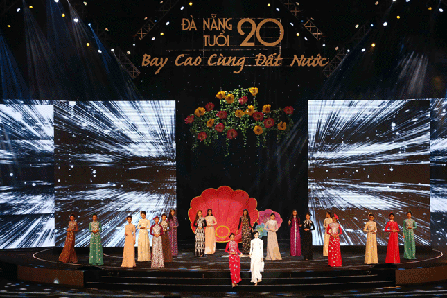  The colourful ‘ao dai’ fashion show