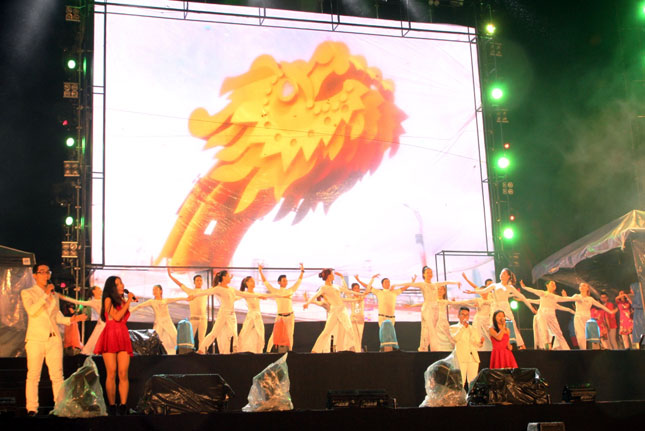 Performances by Da Nang’s artistes