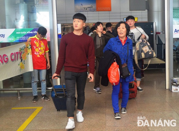 Foreign visitors arriving at Da Nang International Airport