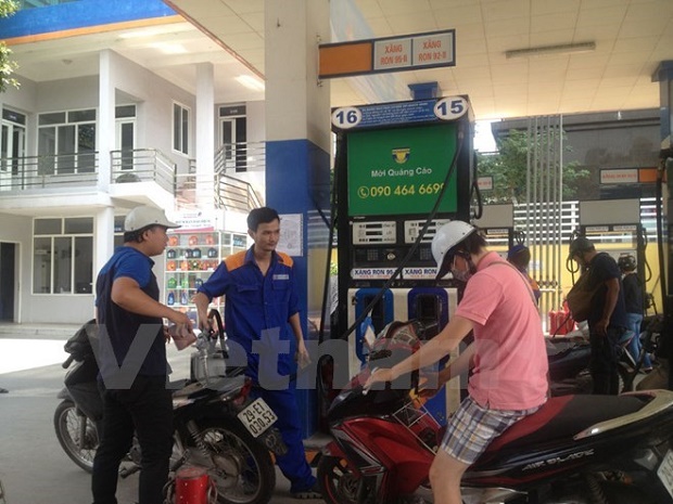 Scene at a petrol station (Photo: VNA)