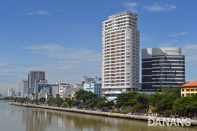 20 năm xây dựng và phát triển, đô thị của quận Hải Châu ven sông Hàn hiện đại với nhiều tòa nhà vươn cao.  							     Ảnh: VIỆT DŨNG