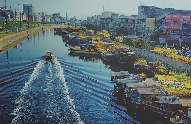  ‘Thuyen Hoa Ve Ben’ (A Boat Carrying Flowers on the Way to its Destination) by photographer Vo Thi Huyen Chau (Photo taken at the Binh Dong Wharf in Ho Chi Minh City in 2013)