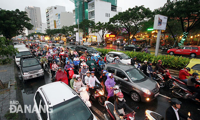 Nguyen Van Linh street is one of the city’s traffic congestion hotspots