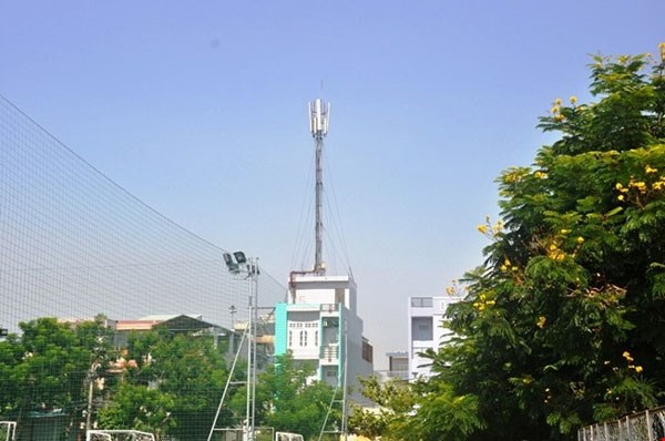 A base transceiver station on top of a resident’s house in HCM City. (Source: VNA)