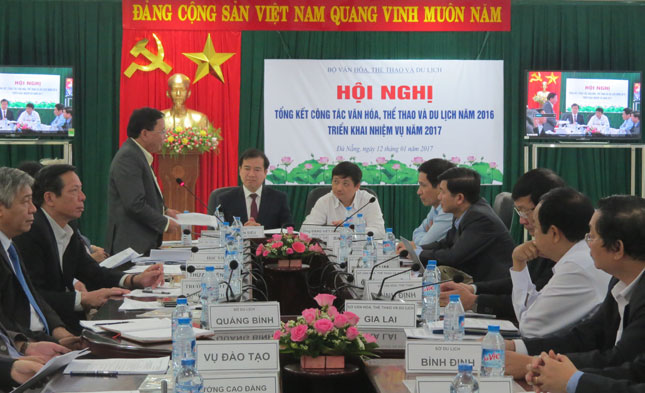 Phó Tổng cục Trưởng Tổng cục du lịch Hà Văn Siêu, Phó Chủ tịch UBND thành phố Đặng Việt Dũng chủ trì đầu cầu Đà Nẵng.