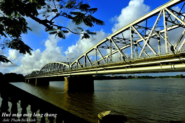 ‘Hue Mua May Lang Thang’ (Hue in the Wandering Cloud Season)