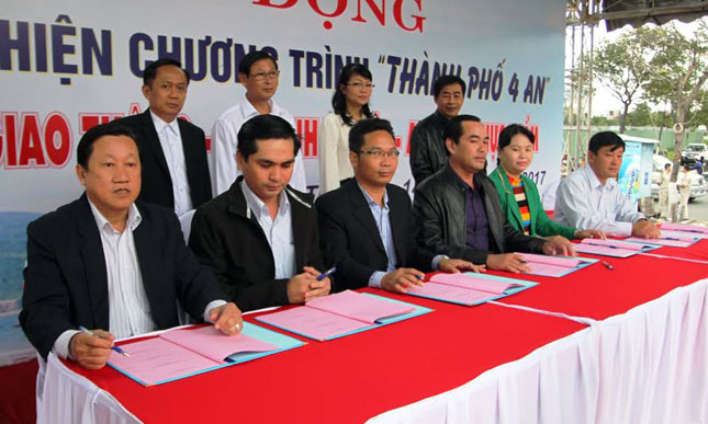 Lãnh đạo quận Sơn Trà cùng 7 phường trên địa bàn quyết tâm tạo sự chuyển biến mạnh mẽ trong thực hiện chương trình Thành phố 4 an