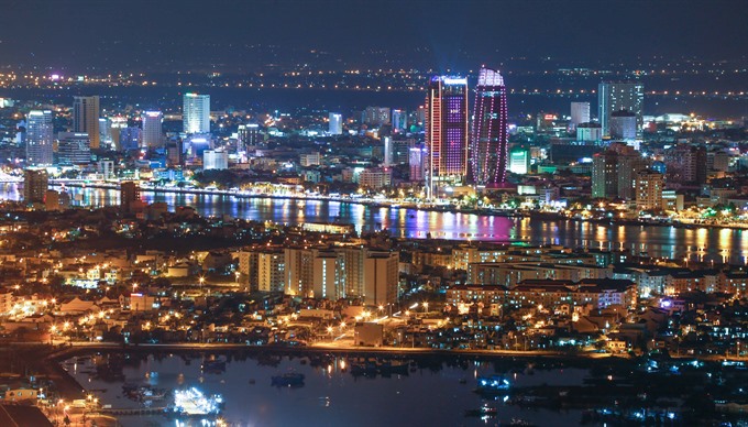 Shining city: Night scenery of the Hàn River in Đà Nẵng. VNS Photo Trần Lê Lâm Read more at http://vietnamnews.vn/sunday/features/349437/an-asia-pacific-pearl-glows-in-viet-nam.html#9MoeH1MK3rXixjH0.99