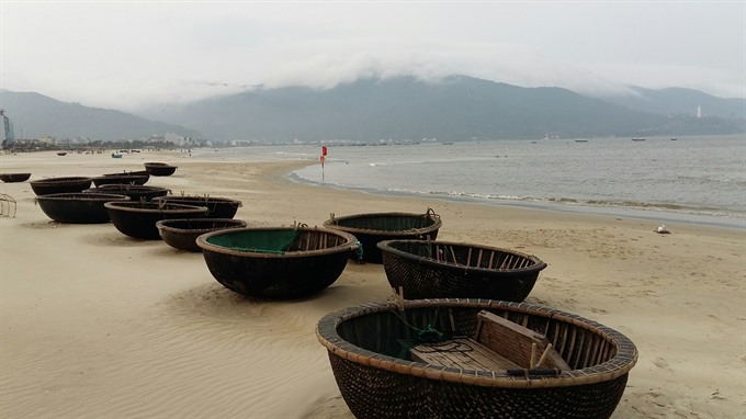 Beached: Coracles line a beach on the Sơn Trà Peninsula in Đà Nẵng City. — VNS Photo Công Thành Read more at http://vietnamnews.vn/sunday/features/349437/an-asia-pacific-pearl-glows-in-viet-nam.html#9MoeH1MK3rXixjH0.99