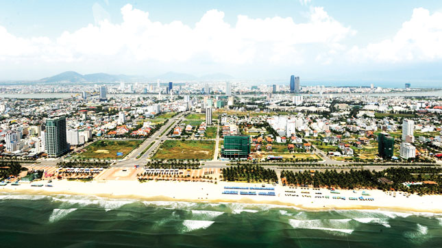 Tuyến đường ven biển Đà Nẵng - Hội An hình thành nhằm phục vụ APEC 2017. Ảnh: ĐẶNG NỞ