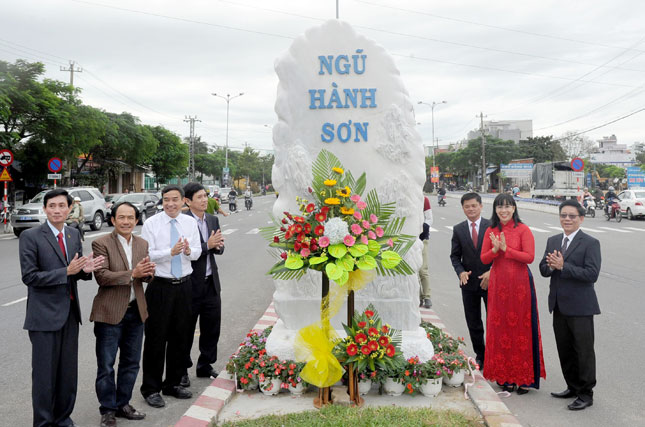  The Ngu Hanh Son sculpture