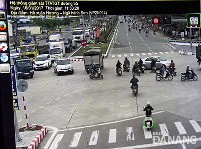 An image of a motorbike running through red lights at the intersections of Ngu Hanh Son-Ho Xuan Huong-Le Van Hien