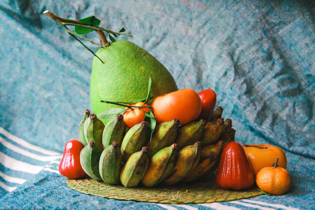 A plate of five fruits