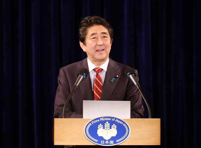 Prime Minister Shinzo Abe speaks at a press conference in Hanoi on January 16 (Photo: VNA) 