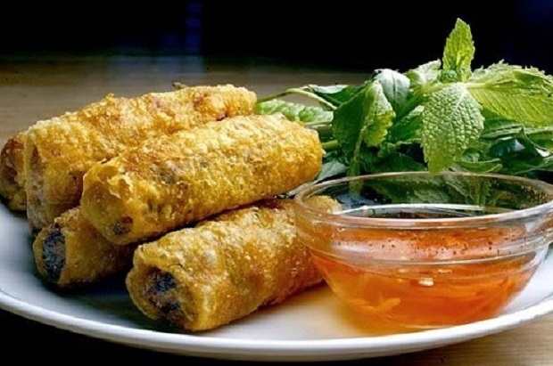 crisp: 'Nem ran' (fried spring rolls) is one of the most delicious dishes of Tet